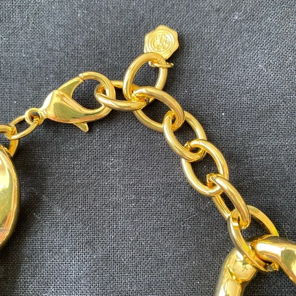 Gorgeous gold tone large link necklace - Picture 4 of 6